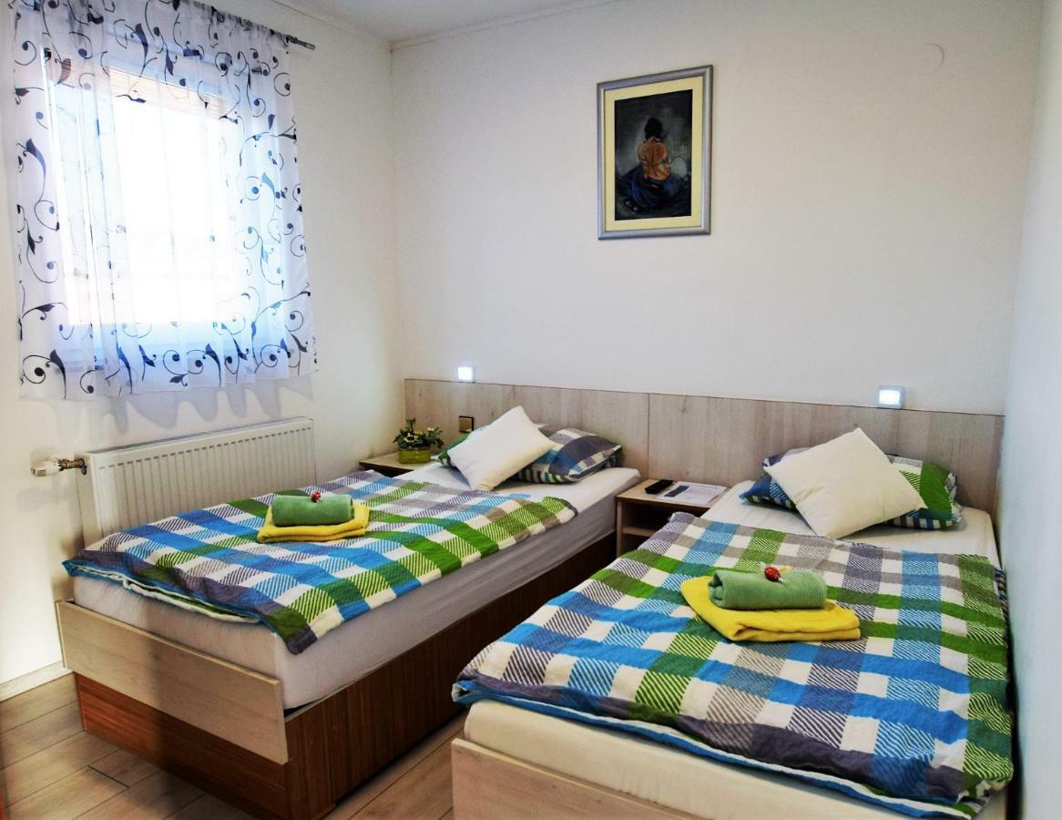 Apartment Gacka Otočac Екстериор снимка